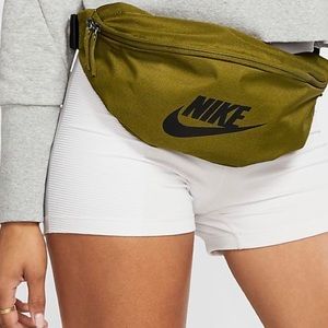 NIKE // Heritage Hip Pack (Fanny Pack)